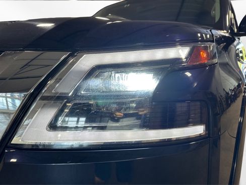 Used 2022 Nissan Armada SL w/ Captain's Chairs Package AWD/4WD image 13