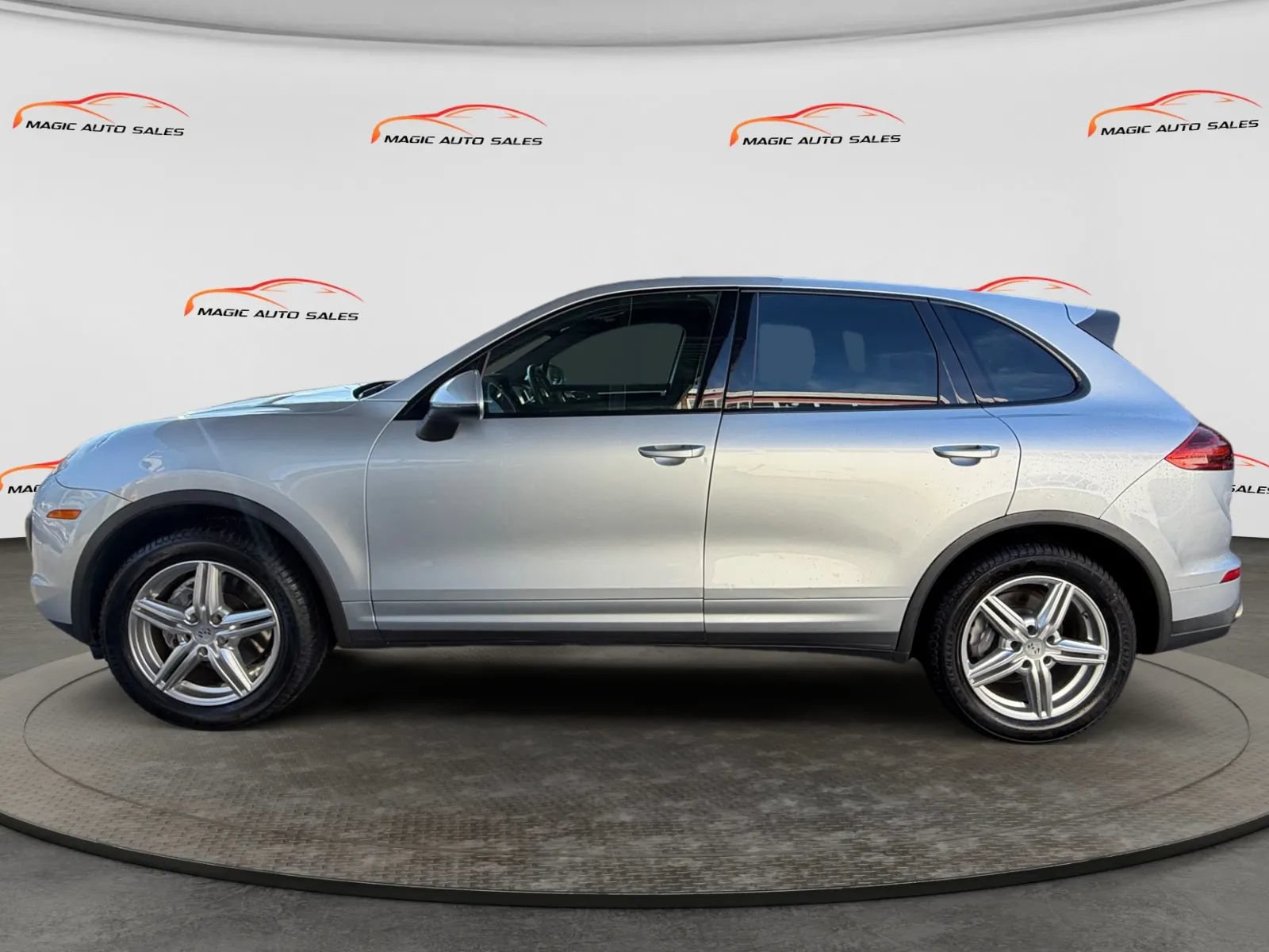 Used 2016 Porsche Cayenne w/ Premium Package AWD/4WD image 7