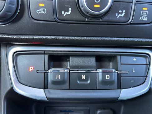 Used 2024 GMC Terrain SLT image 26