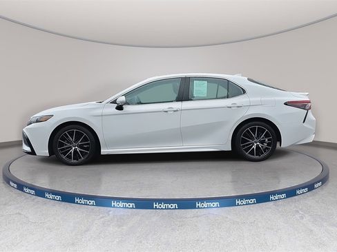 Used 2024 Toyota Camry SE image 9