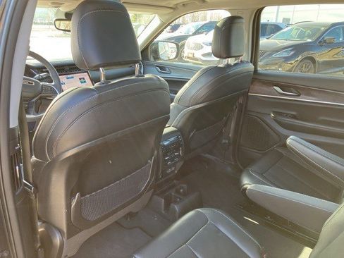 Used 2023 Jeep Grand Cherokee L Limited w/ Black Appearance Package image 22
