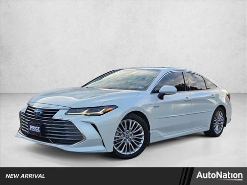 Used 2019 Toyota Avalon Limited image 1