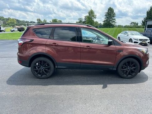 Used 2018 Ford Escape SE w/ SE Sport Appearance Package AWD/4WD image 17