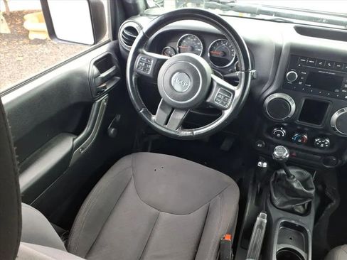 Used 2016 Jeep Wrangler Unlimited Sport w/ Connectivity Group image 13