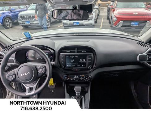 Used 2023 Kia Soul LX FWD image 6