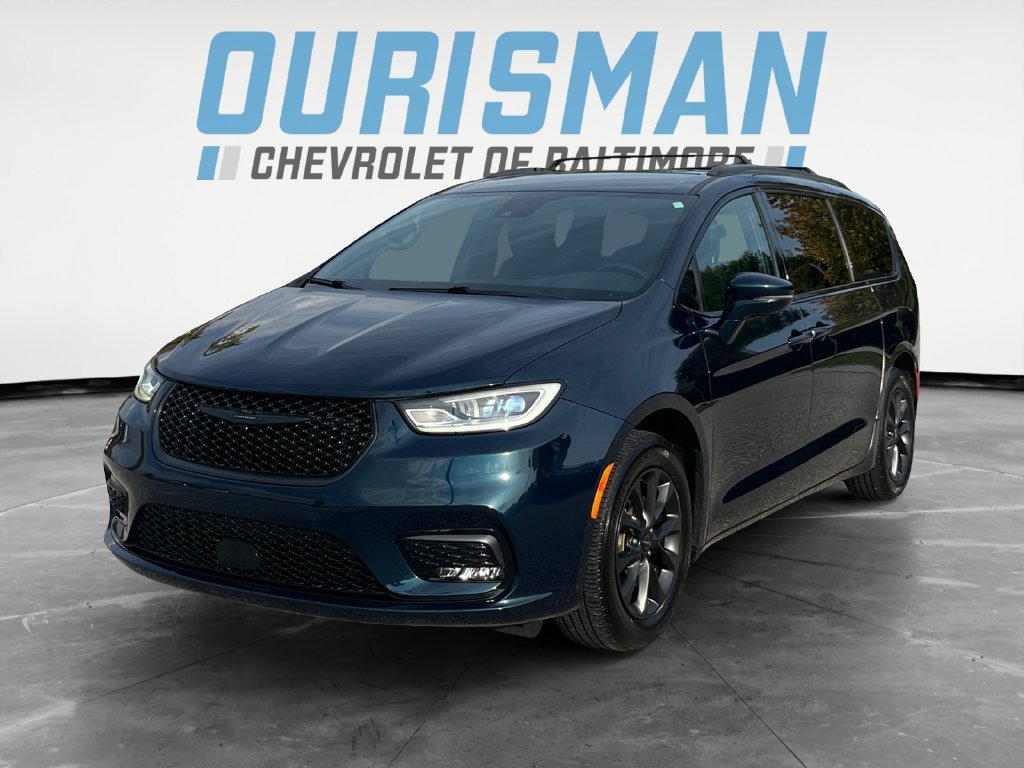 Used 2021 Chrysler Pacifica Touring w/ S Appearance Package FWD image 2