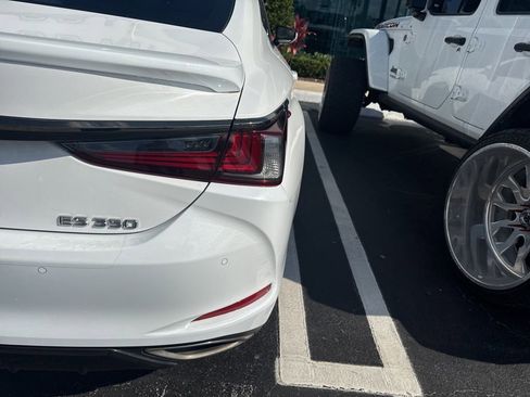 Used 2023 Lexus ES 350 F Sport w/ Accessory Package (Z2) image 10