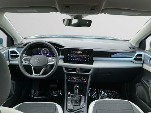 New 2025 Volkswagen Taos SE image 10