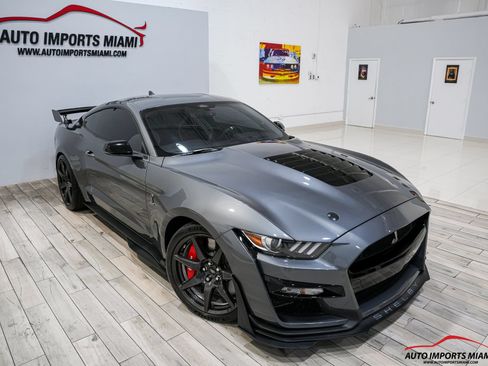 Used 2021 Ford Mustang Shelby GT500 w/ Carbon Fiber Track Pack RWD image 32