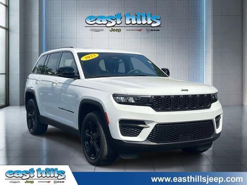Certified 2023 Jeep Grand Cherokee Altitude AWD/4WD image 1