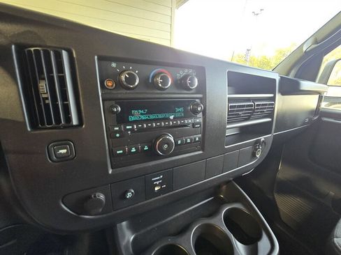 Used 2009 Chevrolet Express 3500 LS w/ LT Preferred Equipment Group image 16