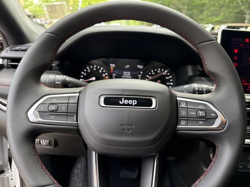 Used 2025 Jeep Compass Trailhawk AWD/4WD image 23