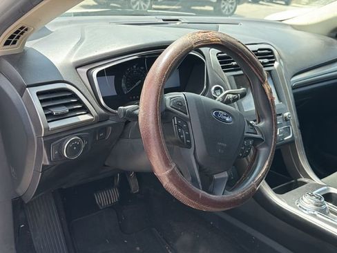 Used 2017 Ford Fusion SE w/ Fusion SE Technology Package FWD image 13