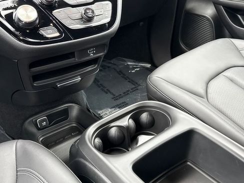 New 2026 Chrysler Pacifica Select image 13