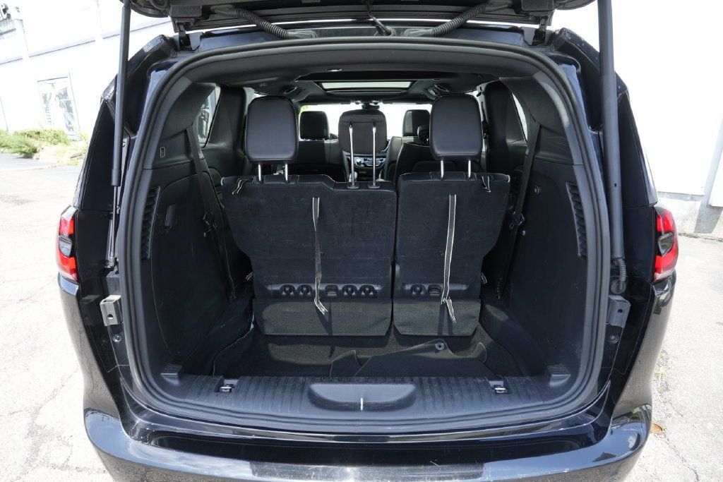 Used 2025 Chrysler Pacifica Limited FWD image 15