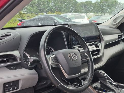 Used 2022 Toyota Highlander Platinum AWD/4WD image 6