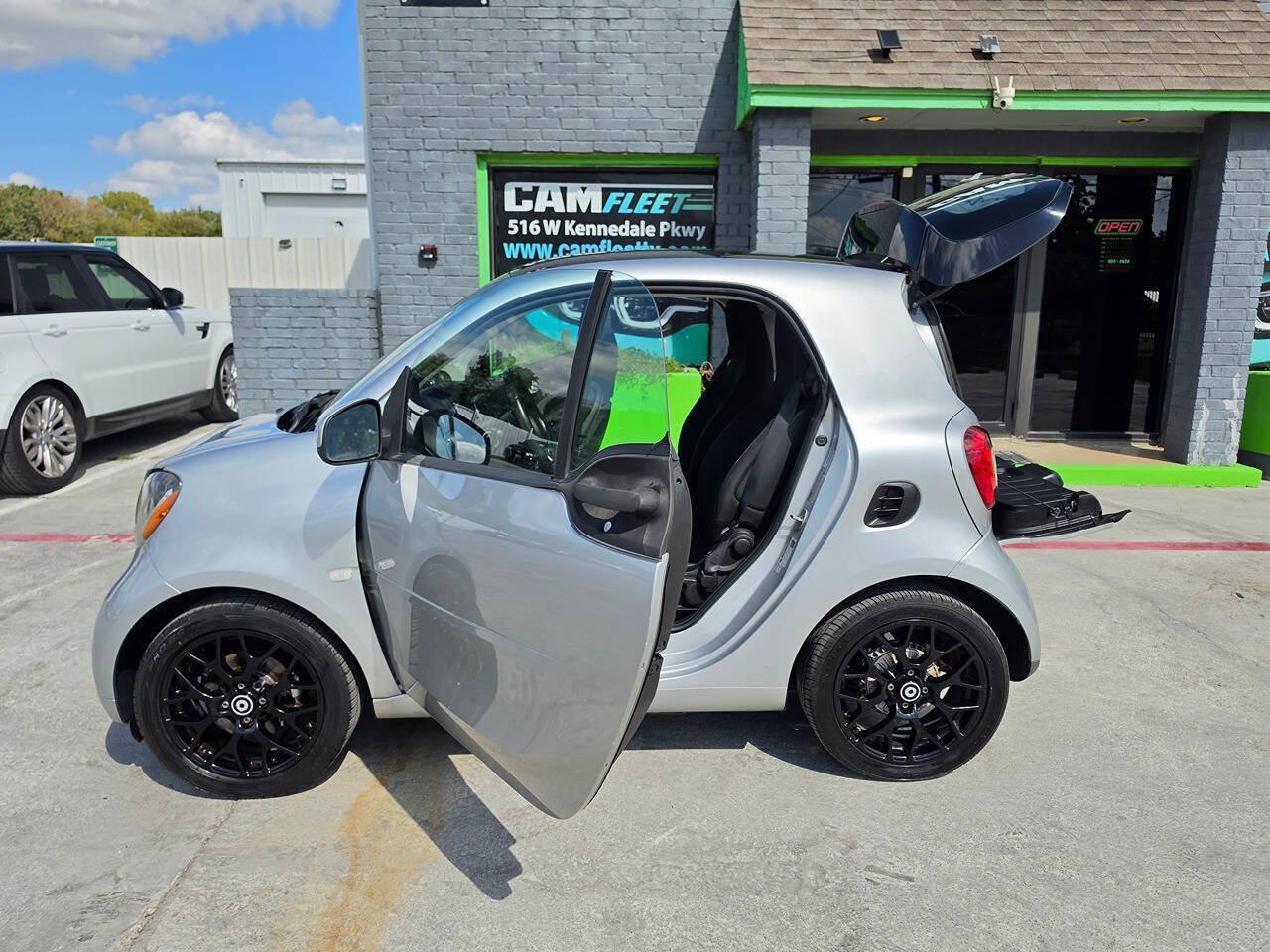 Used 2016 smart fortwo passion w/ Sport Package RWD image 29