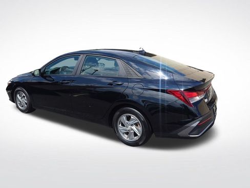 Certified 2024 Hyundai Elantra SE FWD image 4