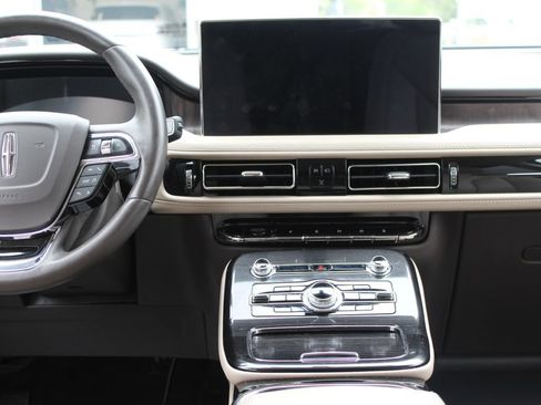 Used 2022 Lincoln Nautilus Reserve FWD image 9