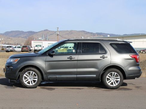 Used 2018 Ford Explorer XLT w/ Equipment Group 202A image 3