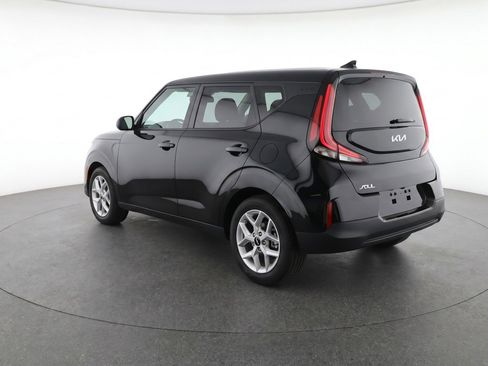 Used 2025 Kia Soul LX w/ LX Technology Package FWD image 6