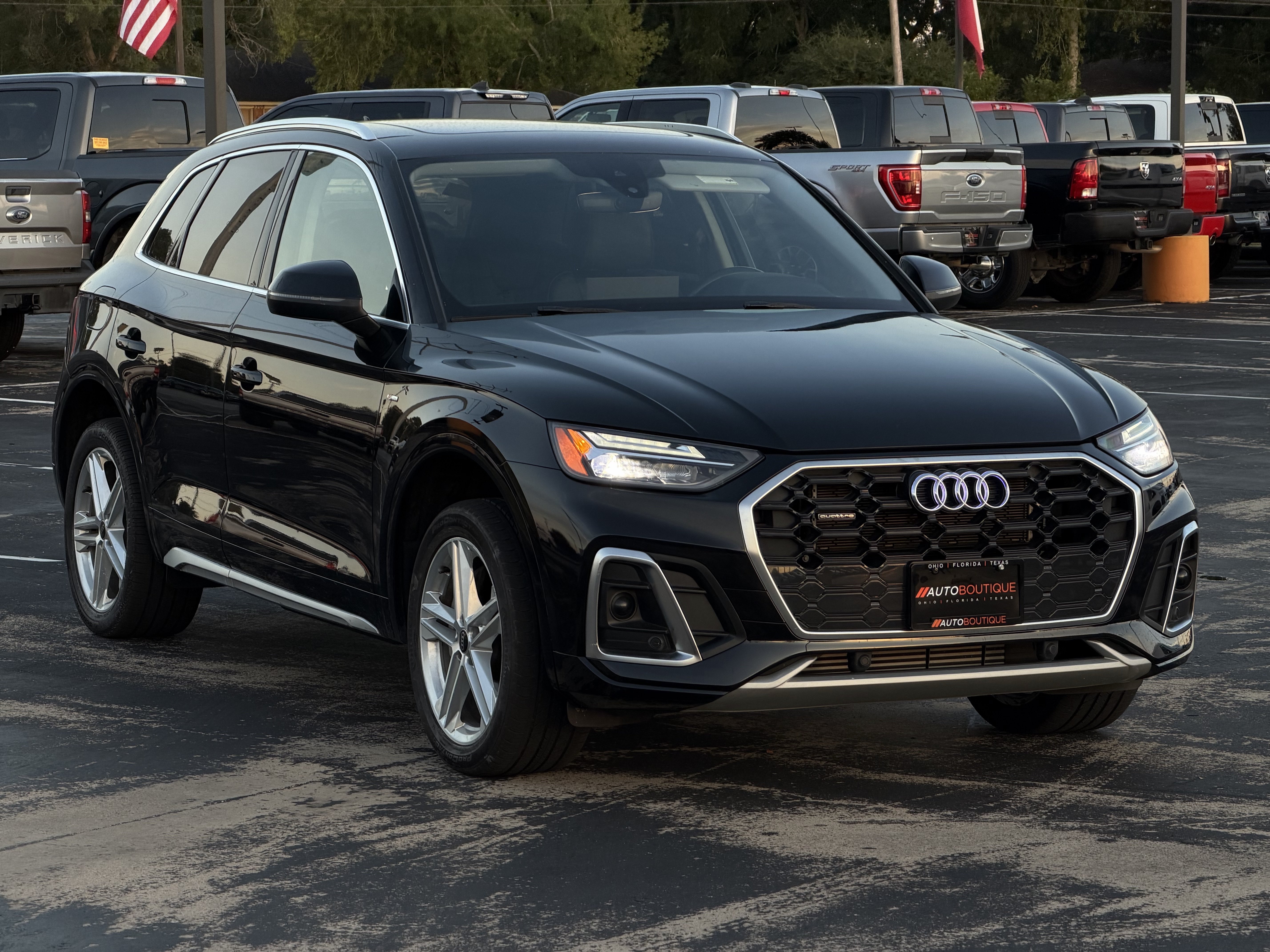 Used 2024 Audi Q5 e Premium w/ Convenience Package AWD/4WD image 3