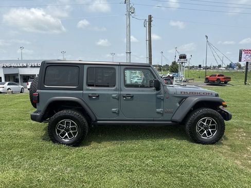 Used 2025 Jeep Wrangler Unlimited Rubicon w/ Convenience Group AWD/4WD image 14