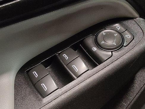 Used 2018 Chevrolet Equinox LT image 27