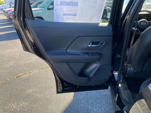 New 2025 Nissan Kicks SR image 15