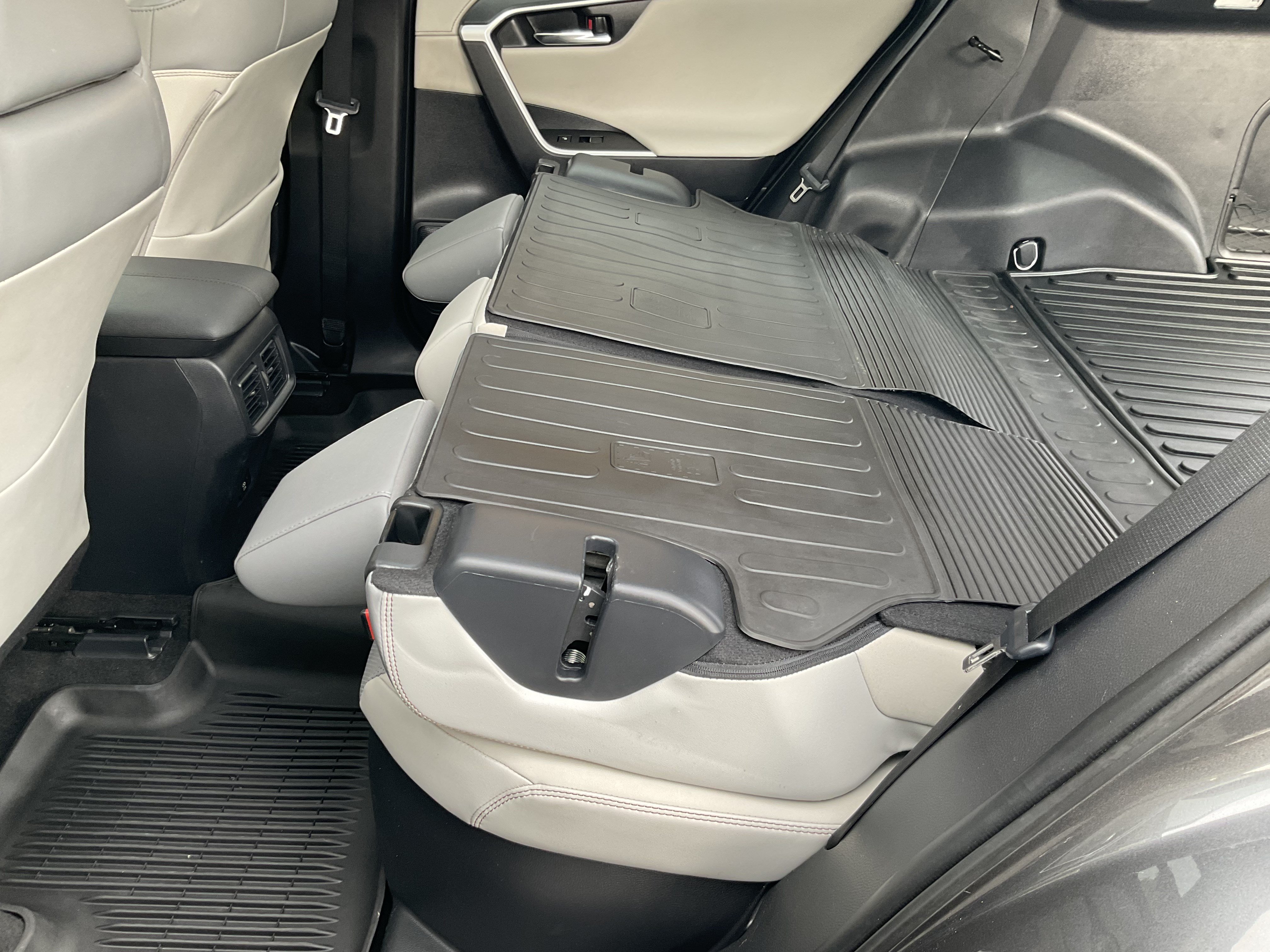 Used 2021 Toyota RAV4 Limited AWD/4WD image 43