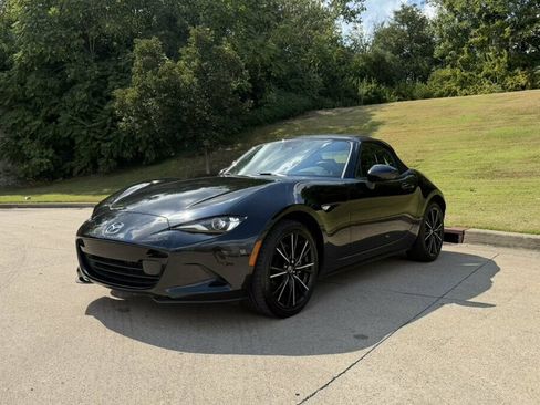Used 2024 MAZDA MX-5 Miata Grand Touring RWD image 3