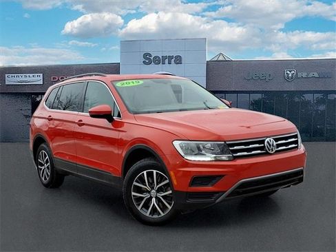 Used 2019 Volkswagen Tiguan SE w/ Panoramic Sunroof Package image 1
