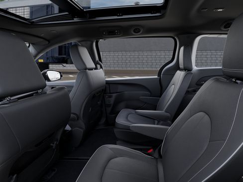 New 2027 Chrysler Pacifica Limited FWD image 23