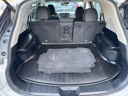 Used 2019 Nissan Rogue SV image 12