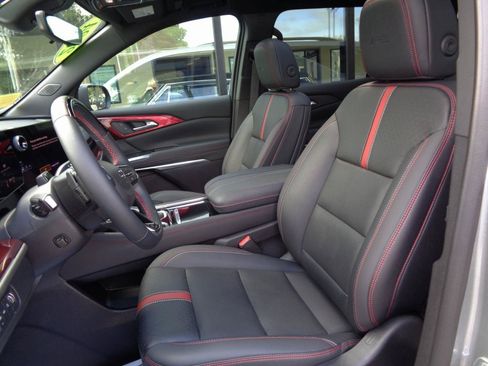 Used 2024 Chevrolet Traverse RS AWD/4WD image 9