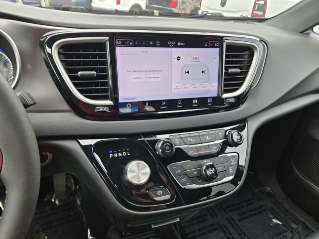 Used 2026 Chrysler Pacifica Select FWD image 9