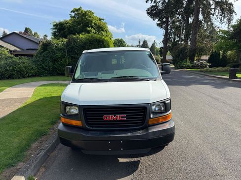 Used 2009 GMC Savana 3500 RWD image 8