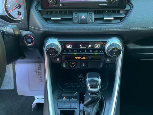 Used 2022 Toyota RAV4 XLE Premium image 18