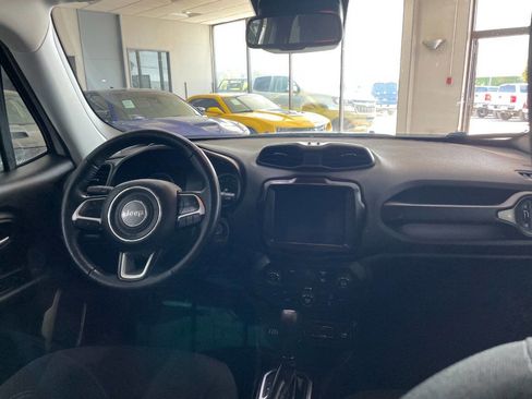 Used 2023 Jeep Renegade Latitude w/ Premium Group image 26