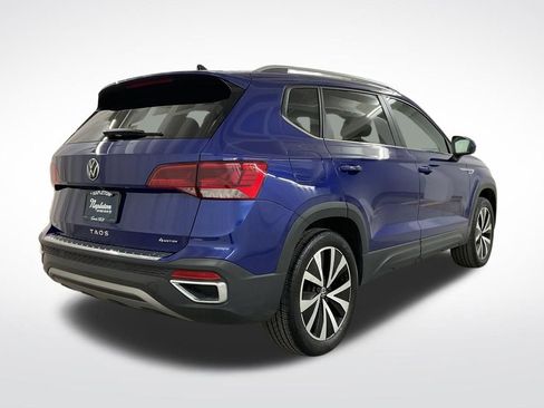 Used 2023 Volkswagen Taos SE w/ Panoramic Sunroof Package AWD/4WD image 3