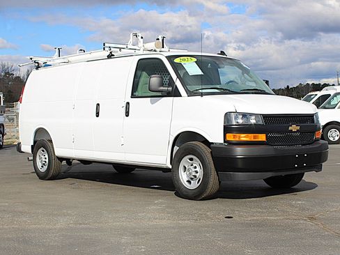 Used 2025 Chevrolet Express 2500 Extended w/ Communications Package image 4