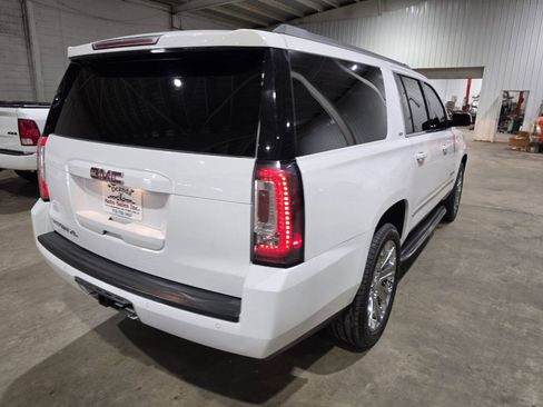 Used 2018 GMC Yukon XL SLT w/ Premium Edition AWD/4WD image 11