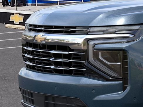 New 2026 Chevrolet Suburban LT image 13