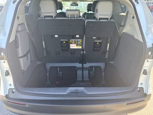 Used 2023 Toyota Sienna XLE FWD image 22