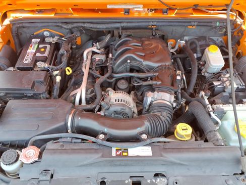 Used 2012 Jeep Wrangler Sport AWD/4WD image 13