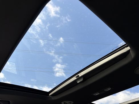 Used 2023 Chevrolet Traverse High Country image 32