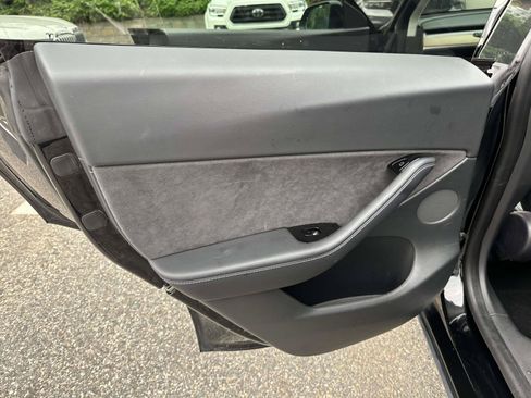 Used 2021 Tesla Model Y Long Range AWD/4WD image 18