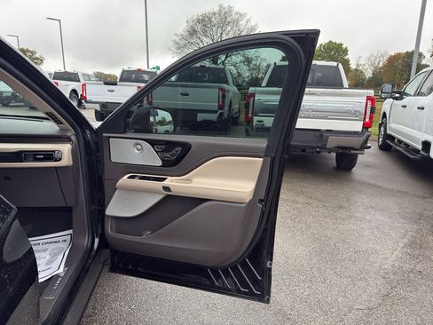 Used 2022 Lincoln Aviator Reserve w/ Equipment Group 201A image 15