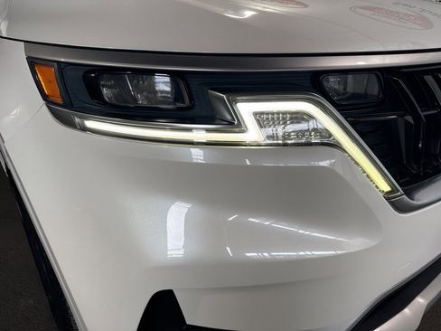 Used 2022 Kia Carnival LX image 10