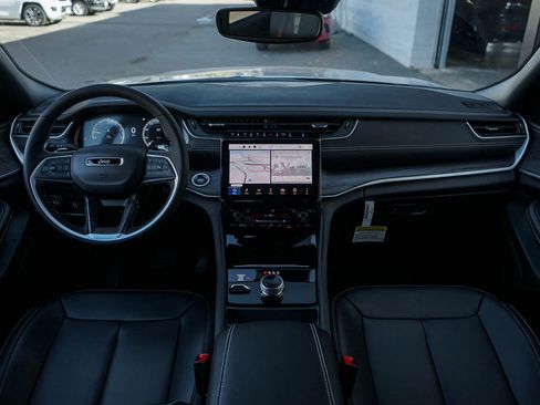 New 2025 Jeep Grand Cherokee Limited w/ Trailer Tow Package image 13